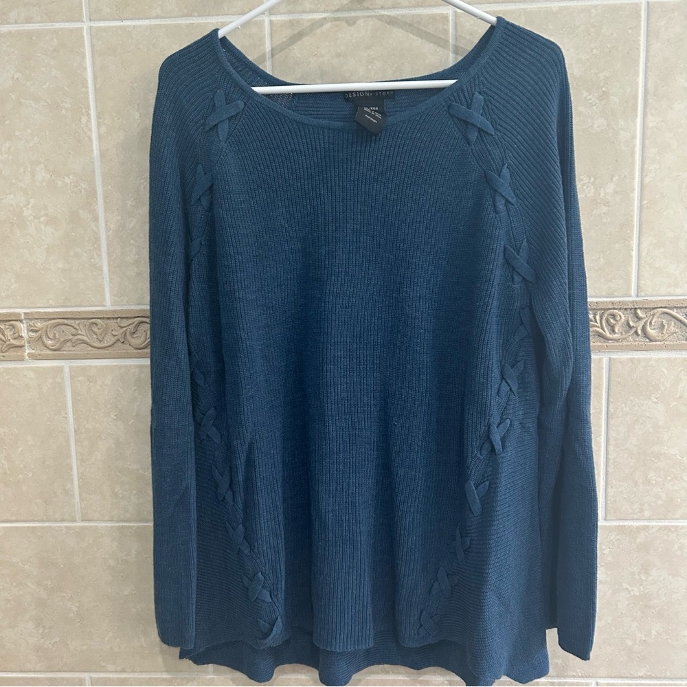 Design History Vintage Denim Blue Colored Sweater X detail